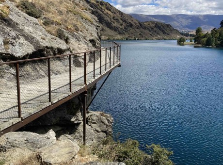 Lake Dunstan cycle path