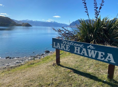 Lake Hawea welcome sign