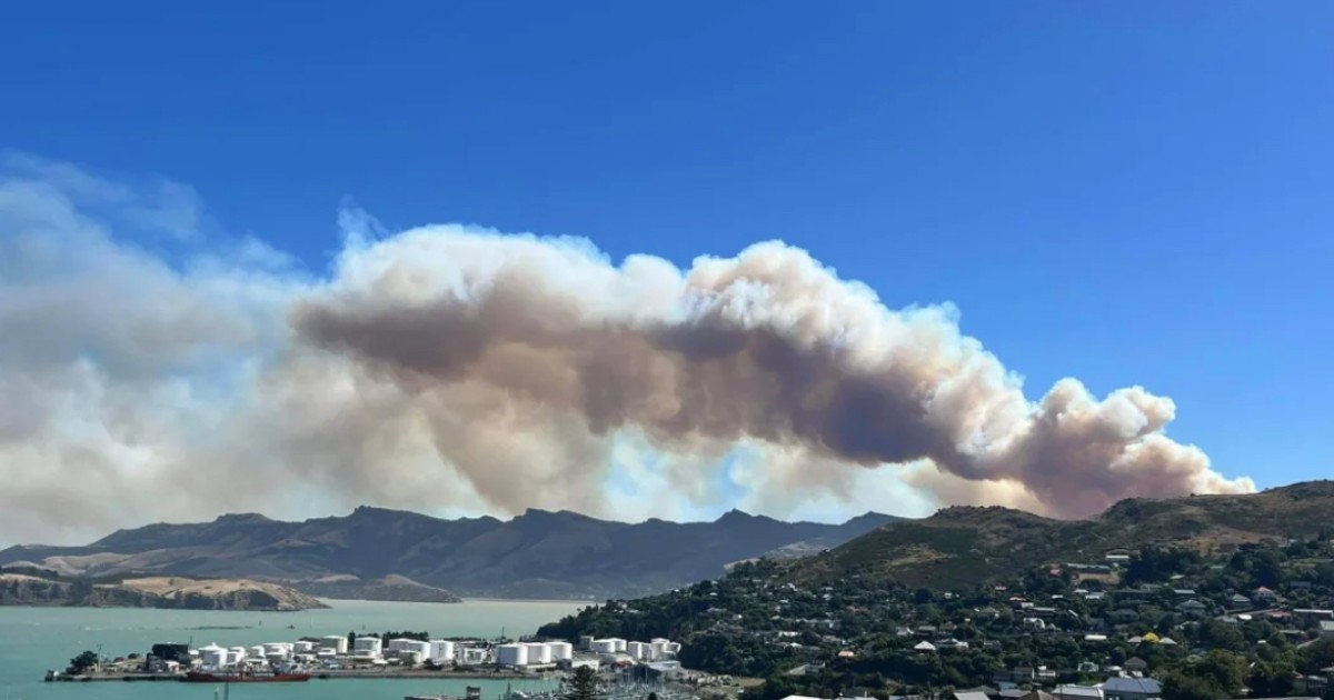 Christchurch Port Hills fire Firefighters responding to large blaze
