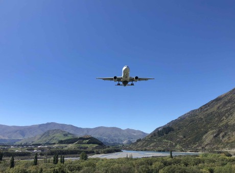 Queenstown airport jet approach3