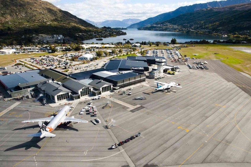 queenstown new zealand airport approach