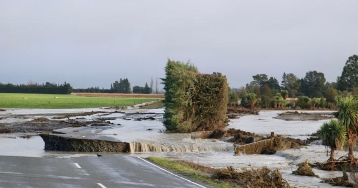 SH1 closures drivers report Ashburton Bridge slumping beneath them