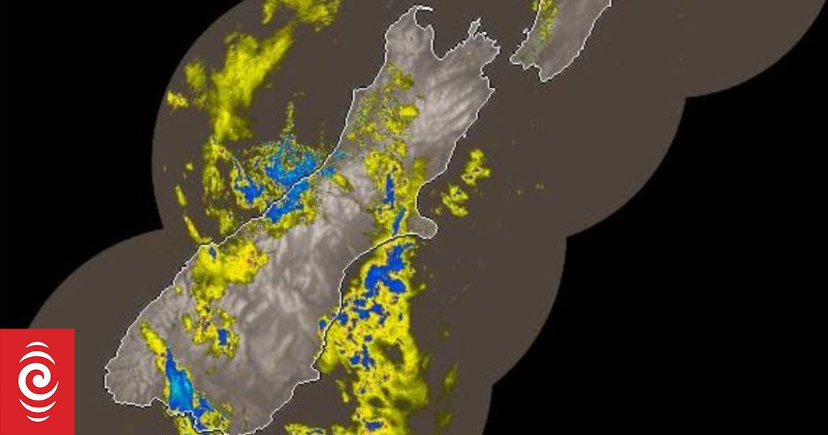 Lightning strikes over South as thunderstorms sweep in Crux Local