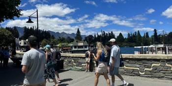 tourism queenstown lakefront busy 