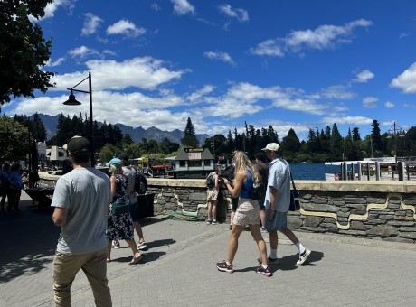 tourism queenstown lakefront busy 